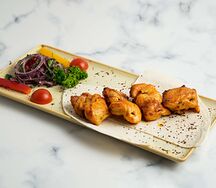 Шашлык из куриного бедра на мангале