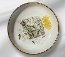 Салат с кальмаром и копченым яйцом