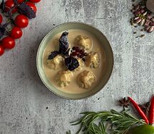 Мини-хинкали с грибами и сыром