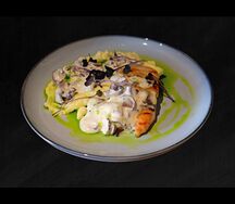 Куриное филе в сливочно-грибном соусе