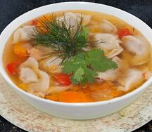 Чучвара (пельмени с бульоном)