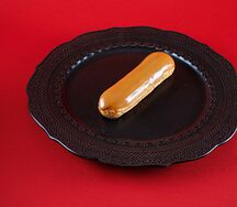 Эклер карамельный