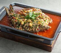 Запеченный карп с чесноком