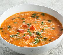Суп с клецками и томатами