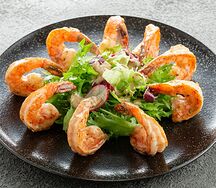 Королевские креветки в ореховом соусе