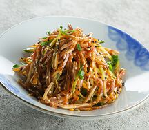 Салат из свиных ушек с огурцом