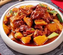 Долго томленная говядина с картофелем