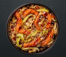 Wok с лососем терияки