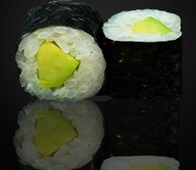 Ролл с авокадо