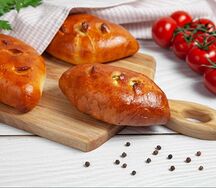 Запечённый пирожок с капустой
