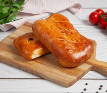 Пирожок картошка с сосиской