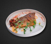 Форель с жареным кабачком