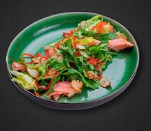 Салат с подкопчённой сёмгой 