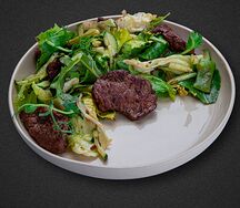 Салат с рваной говядиной