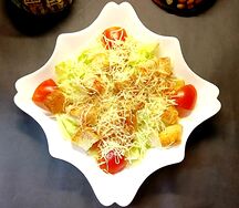 Салат Цезарь с курицей