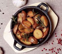 Мини-картофель с травами и чесноком
