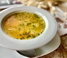 Куриный суп-лапша с домашним цыплёнком и перепелиным яйцом