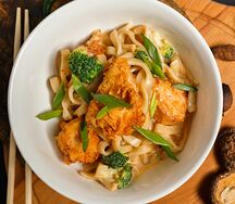 Лапша с сырным соусом курицей и брокколи