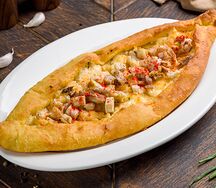 Пиде с сыром и курицей