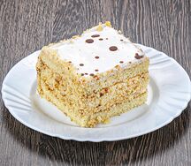 Домашний бисквитный торт белый