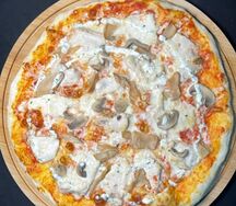 Пицца с курицей и грибами