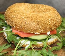 Бейгл с семгой