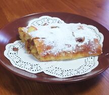Штрудель яблочный с изюмом