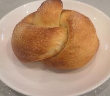 Плюшка с сахаром