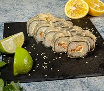 Горячий ролл с лососем