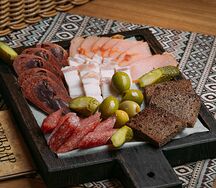 Сет мясных копченостей