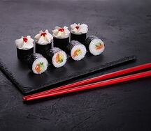 Ролл с лососем и огурцом new