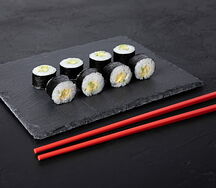 Ролл с авокадо