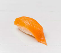 Суши с лососем