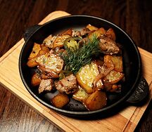 Жаренный картофель по Мюнхенски со свининой
