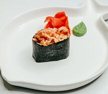 Острые суши с тунцом