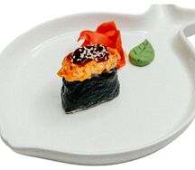 Запеченные суши с крабом и салатной креветкой