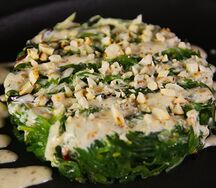 Салат чука с ореховым соусом