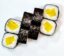 Ролл с такуаном