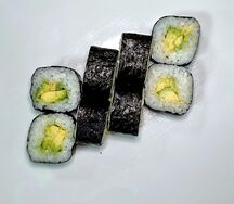 Ролл с авокадо