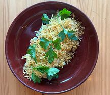 Салат с говядиной и маринованными огурчиками