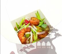 Вок креветки с лапшой и овощами по-пекински