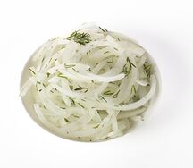 Лук маринованный