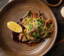 Рамен с курицей и овощами