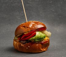 Брусничный бургер