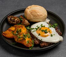 Бифштекс с яйцом