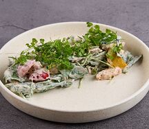 Теплый салат с курицей