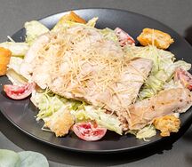 Салат Цезарь с курицей