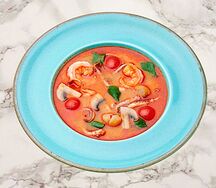 Том ям с морепродуктами