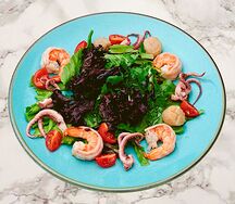 Салат с морепродуктами