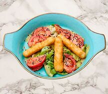 Салат с жареным сыром